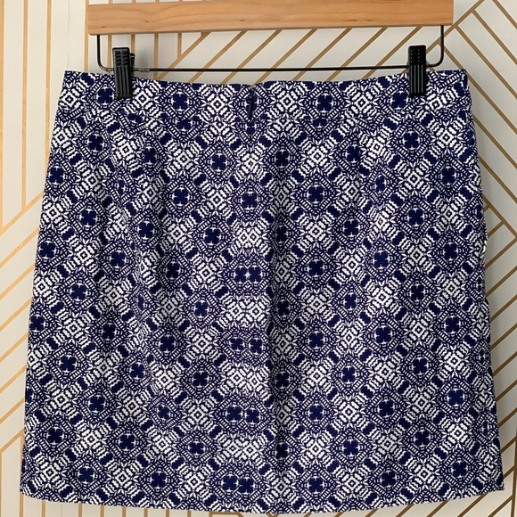 J. Crew printed basket weave mini skirt blue & white
Size 8 - Picture 7 of 11